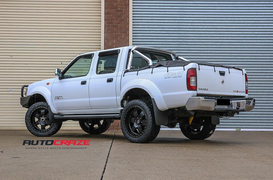 NISSAN NAVARA PODIUM SATIN BLACK